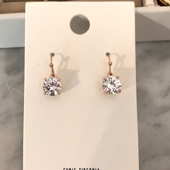 Woman’s dangle earrings - Picture 1 of 3